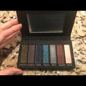 Younique Moodstruck Addiction eyeshadow palette